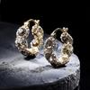 Pendientes redondos de metal con incrustaciones de diamantes de alta calidad para mujer, ligeros, lujosos, con diseño de nicho, versátiles y sencillos de moda.