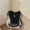 Bolsa Saco de Design de Nicho Transfronteiriço Feminina 2026 Nova Elegante Retrô para o Dia a Dia Bolsa de Ombro Único Bolsa Transversal de Grande Capacidade