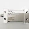 Cilindro de Painel Plano SMC do Japão MUB25-40DZ Extremidade da Haste Rosca Interna Curso Básico 40mm Novo