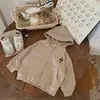Nova Jaqueta com Capuz Estilo Coreano Primavera e Outono para Menina, Solta, Desenho Animado, Fofa, com Zíper, Roupas Versáteis para Crianças