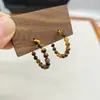Brincos Modernos em Forma de C com Pérolas de Água Doce Estilo Ins Xiaohongshu Coreano Mesmo Estilo Estilo de Hong Kong Brincos de Tarraxa com Pedra Olho de Tigre
