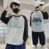 Camiseta de Manga Larga para Niños 2026 Nueva Colección Primavera y Otoño para Niños Mayores, Camiseta Básica de Bloques de Color con Letras, Camiseta de Marca Moderna para Niños