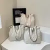 Bolso de Hombro Ligero y Casual para Viajes 2025 Nuevo Transfronterizo Bolso de Mano para Mujer Bolso Tote con Diseño de Cordón de Moda