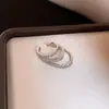 Pinzas para Orejas de Mariposa de Circonita Super Brillantes Estilo Coreano para Mujeres Sin Perforaciones, Exquisitas Pinzas para Cartílago, Pendientes de Moda y Versátiles con un Diseño Único