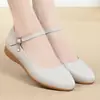 Sapatos de couro de cor sólida, de corte baixo, leves, modernos, com sapatos únicos confortáveis e versáteis para mulheres, boca rasa, uma tira, sapatos de mãe, bico redondo baixo, fivela no salto, salto