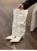 Botas largas retro únicas con pierna plisada para mujer, nueva colección primavera/otoño 2026, botas altas de tacón alto con punta para montar