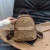 Mochila de alta qualidade com textura design de nicho bolsa de grande capacidade marca da moda nova estilosa casual moda mochila feminina