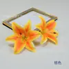 Flores de Lirio Táctiles Simuladas 15cm Película Lirio Conferencia Hotel Boda Coche Flor de Mesa Accesorios Arreglo Floral de Alta Gama Cesta de Flores