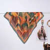 Bufanda Versátil de Nuevo Estilo 70*70 Bufanda de Seda Artificial para Mujer, Bufanda Cuadrada Pequeña Versátil Estilo Lujo Ligero para Venta al por Mayor Pañuelo de Cuello