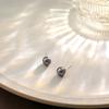 Aretes de Aguja de Plata Retro Francés Perla de Imitación Pequeños Panecillos al Vapor Otoño e Invierno Lujo Ligero Sensación de Alta Gama Blanco Moda Aretes Elegantes