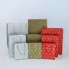 Bolsa de Papel Estampada en Oro con Patrón de Diamantes en Relieve, Bolsa de Mano Engrosada, Bolsa de Regalo Souvenir, Bolsa de Empaque para Regalo de Negocio, Bolsa de Regalo