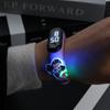 Pulsera LED luminosa y colorida con forma de muñeca de dibujos animados, ideal para estudiantes de primaria (modelo 2025). Reloj electrónico luminoso e impermeable.