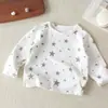 Camada Base Infantil 2026 Primavera e Outono Novo Meninos e Meninas Estrela Estampa Completa Manga Longa Camiseta Crianças Pequenas e Médias Amigo da Pele Respirável Top