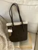 Bolsa Retro Fosca de Nicho com Pelo de Cordeiro para Mulheres 2025 Nova Versátil para o Dia a Dia Bolsa de Ombro Axila Bolsinha Bolsa Saco