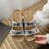 Versão em couro de vaca sola grossa super bonita super quente popular chinelos Birkenstock femininos para uso externo com saias novo estilo chinelos de praia à beira-mar