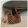 Bolsa casual de bolinhas para mulheres, nova coleção de verão 2026, bolsa de ombro em camurça, grande capacidade, adequada para o dia a dia