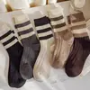 Calcetines de rayas populares de celebridad de Internet para mujer de media pantorrilla, calcetines de canalé combinables para otoño e invierno, estudiantes americanos, medias de aspecto atractivo, moda ins