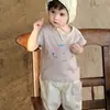 Conjunto de Duas Peças Calça Estampada de Manga Curta para Meninos Verão 2026 Roupas de Desenho para Bebês Estilo Fino Roupa de Manga Curta para Meninos de Um Ano