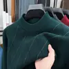 Colección de invierno de alta gama: suéter tejido grueso para hombre, diseño jacquard casual, cálido, de cuello alto medio y adecuado como capa base