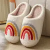 Zapatillas de algodón de cara sonriente y corazón de melocotón de invierno para mujer, zapatillas cálidas de felpa para el hogar en interiores, zapatillas arcoíris de venta cruzada, venta al por mayor