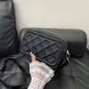 2024 Nova Bolsa Transversal Acolchoada Estilo Francês com Zíper Duplo e Alça Larga Tendência Bolsa Quadrada Pequena de Ombro Único Ins Personalizada Simples