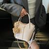 Bolsa Balde Simples Portátil Estilo Coreano Feminina 2025 Nova Fashionável Fashionável Bolsa Cesta de Legumes Versátil Fashionável Bolsa de Ombro Transversal