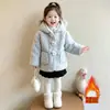 Abrigo para Niña Otoño Invierno 2026 Estilo Nuevo Infantil Elegante Dibujos Animados Aterciopelado Grueso Ropa de Invierno para Bebé Suéter Peludo de Moda