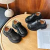 Sapatos de Couro Infantis para Meninos e Meninas Coleção Outono 2025 para Crianças Médias e Maiores Sapatos Sociais para Apresentação Estilo Britânico Estudantil Solado Macio Sapatos para Apresentação no Campus