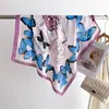 Lenço de Seda Quadrado Estampado Dança da Borboleta Rima das Flores Lenço com Toque Sofisticado Lenço Profissional Versátil Lenço Pequeno Quadrado para Pescoço Lenço de Cabeça Lenço Feminino