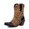 Botas curtas com salto grosso e bico quadrado, color block com estampa de leopardo, estilo europeu e americano, botas de montaria, tamanho grande, comércio exterior Z7-1