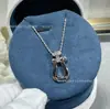 Colar de ouro 18k de alta qualidade com ferradura e fecho de oito para mulheres, versátil e luxuoso, um presente perfeito para namorada ou melhor amiga