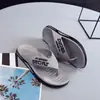 Chinelos Masculinos de Verão para Uso Externo, Chinelos de Casa Antiderrapantes, Não Causam Mau Cheiro nos Pés, Sandálias de Praia Masculinas da Moda com Sola Grossa