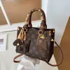 Bolso de mujer muy elegante 2026 nuevo bolso de mano vintage europeo y americano para el día a día, bolso de hombro y bandolera versátil y moderno