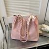 Grande capacidade elegante elegante lenço de seda bolsa 2023 Verão novo estilo ocidental bolsa casual bolsa de ombro suave