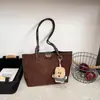Bolso Cubo Portátil de Contraste de Color Retro Francés Transfronterizo Nuevo para Mujer Otoño e Invierno Versátil para el Trabajo y los Viajes Bolso Cruzado