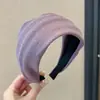 Nueva diadema de ala ancha 2026 para mujer, diseñada para levantar la línea del cabello y mantener el cabello en su lugar mientras te lavas la cara, con un estilo retro adecuado para otoño e invierno, y ofreciendo un aspecto sofisticado