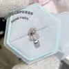 Brinco Stud Ossículo de Titânio para Gatinho Fofo com Laço de Diamante Rosa e Design do Gato Kt, Ear Cuff de Design de Moda de Nicho