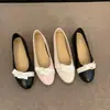 Zapatos planos bajos de cuero suave con punta redonda negros para mujer, zapatos de mujer para primavera y otoño, nuevo modelo 2026, adecuados para combinar con faldas, zapatos pequeños de cuero Mary Jane