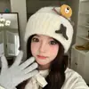 Bonito Gorro de Punto para Mujer en Otoño e Invierno Celebridad de Internet Parche de Oso Gorro de Lana Estilo Coreano Versátil Cálido Protección para los Oídos Bonito Gorro Tejido
