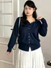 Blusa casual versátil de malha para mulheres plus size, gola redonda, abertura parcial no peito, estilo outono 2026, manga longa