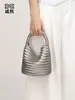 Bolso de mano simple de diseño original estilo cesta para mujer, nuevo bolso cubo tejido con patrón de espiga, tacto de alta gama, bolso de hombro cruzado único