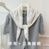 Chal Triangular Tejido de Lana de Color Puro Hueco Estilo Coreano para Mujer Moda Otoño/Invierno Versátil para Superponer Cárdigan Pequeño