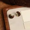 Pendientes de moda, de alta gama, modernos y elegantes con forma de C, diseño geométrico y acabado aterciopelado, perfectos para un viaje al estilo de Hong Kong y versátiles para cualquier atuendo.