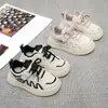 Tênis Novos de Outono 2026 para Crianças, Fechamento com Velcro Unissex, Sapatos Casuais de Solado Grosso, Sapatos Macios e Respiráveis para Estudantes