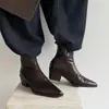 Botas de tornozelo da moda e minimalistas estilo britânico de 5,5 cm, nova coleção outono/inverno 2026, bico fino, salto grosso, zíper lateral, botas de moda