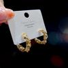 Arete de Cobre Tipo C Estilo Metal Europeo y Americano Chapado en Oro Real Pin de Plata S925 Aretes de Alta Gama para Mujer 89160