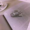 Anillo Abierto de Estilo de Diseñador Elegante con Línea Irregular y Lazo con Diamantes