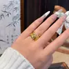 Anillo abierto de hoja irregular, lujo ligero, estilo old money, diseño de nicho, anillo de hoja vintage de alta gama