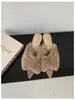 Sandálias femininas peludas de calçar com bico fino e salto plataforma, modernas e elegantes para uso ao ar livre em 2026, chinelos peludos da moda estilo coreano
