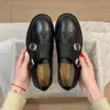 Sapatos Brogue Vintage Esculpidos para Mulheres 2026 Primavera Novo Estilo Fivela Mocassins College Sapatos Individuais Estilo Britânico Sapatos de Couro